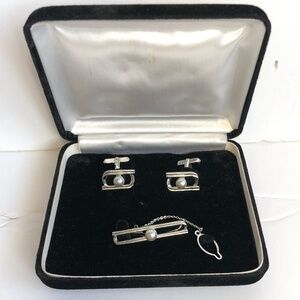 Cool authentic vintage silver and pearl cuff link/ tie bar set